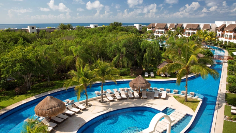 Pool and lazy river at Valentin Imperial Riviera Maya