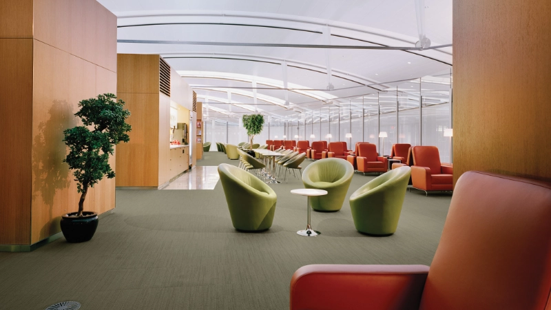 Salon Maple Leaf