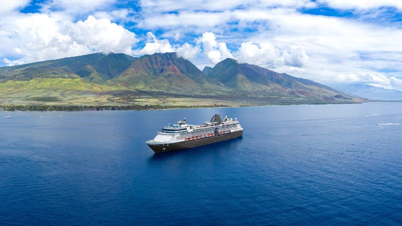 Cruise near Hawaii mountains