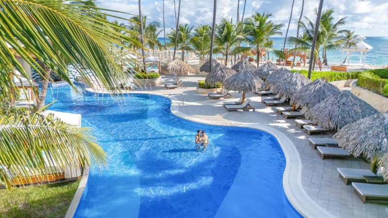 Couple in a pool at Majestic Mirage Punta Cana