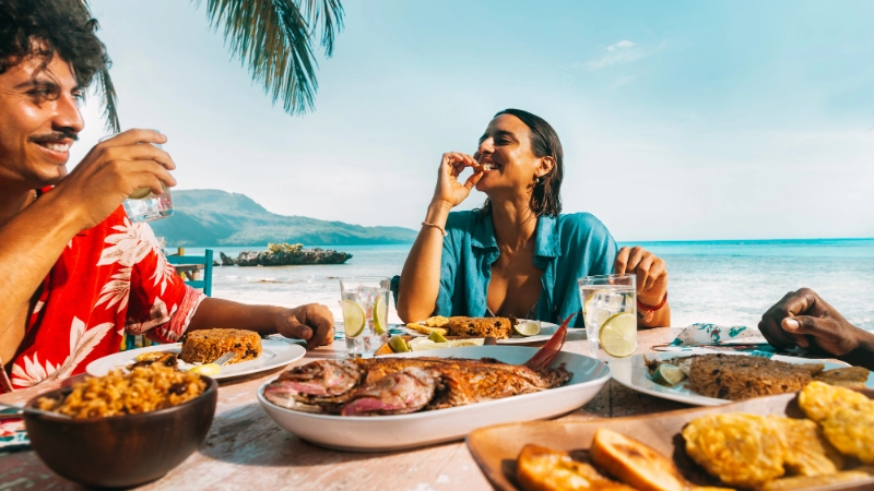 Couple eating at the beach