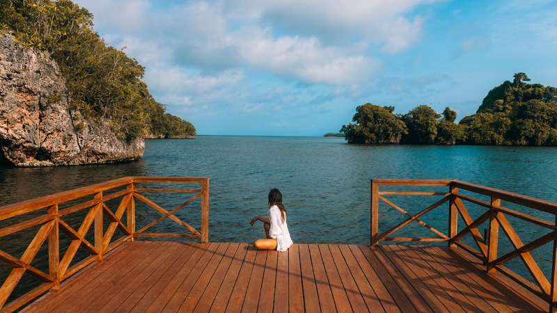 Image : Woman Dock