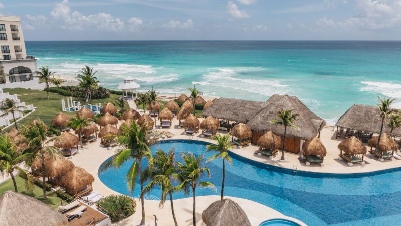 Paradius Cancun au bord de la piscine