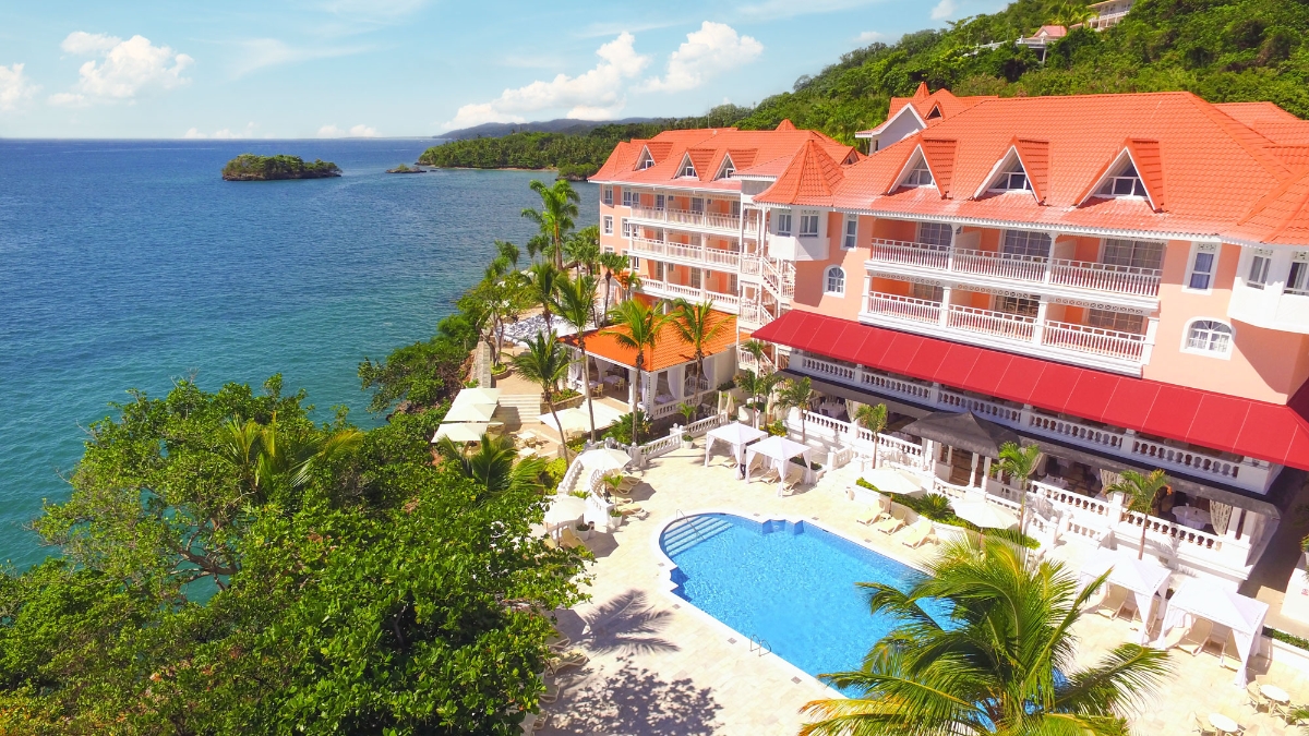 Bahia Principe Grand Samana avec piscine et vue sur le complexe