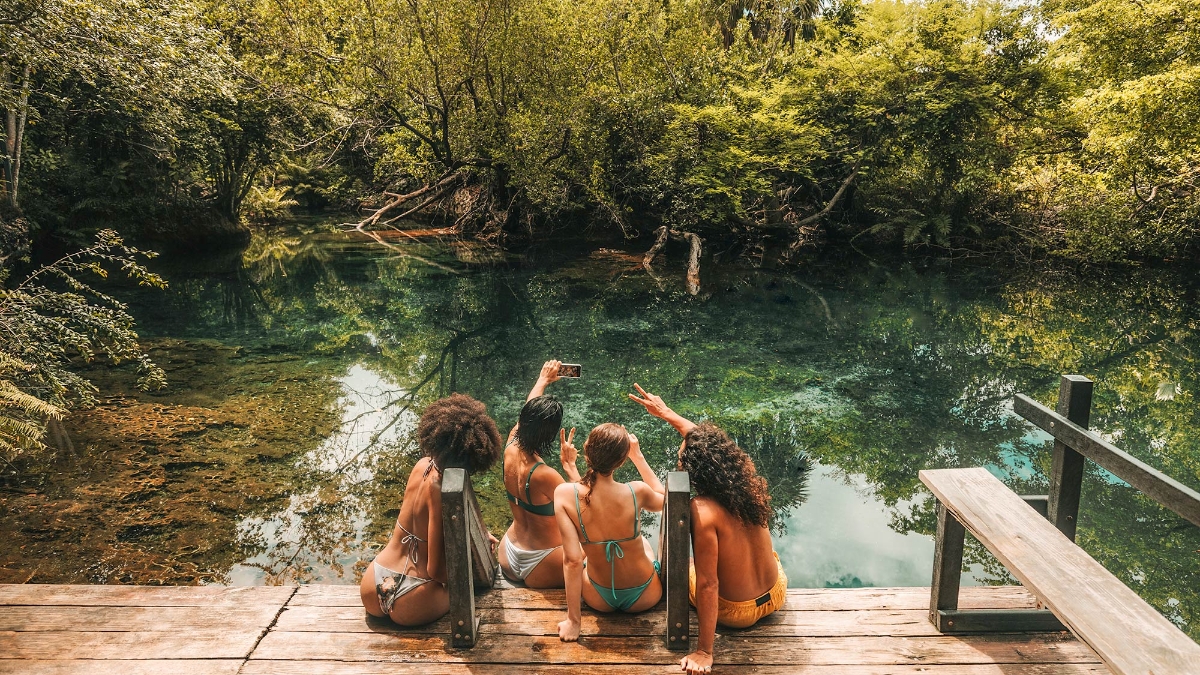 Des amis prennent un selfie à Punta Cana