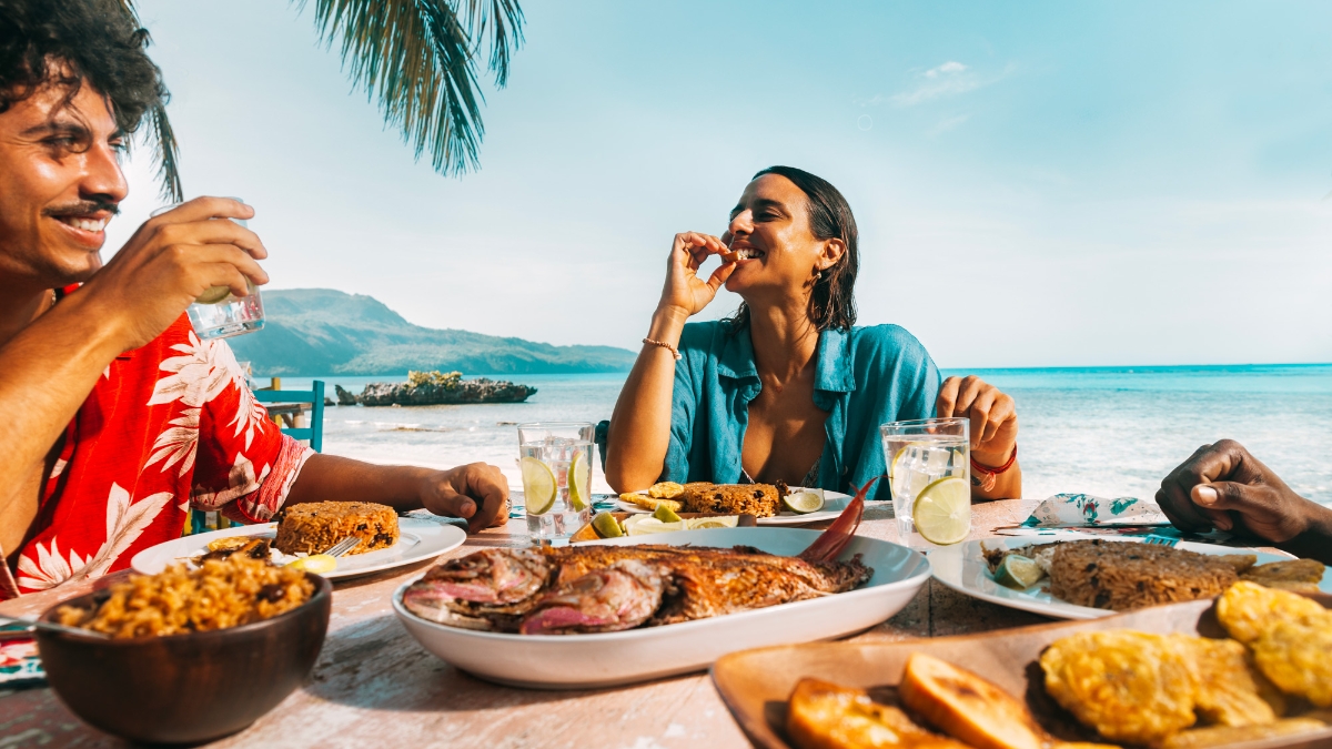 Couple eating at the beach