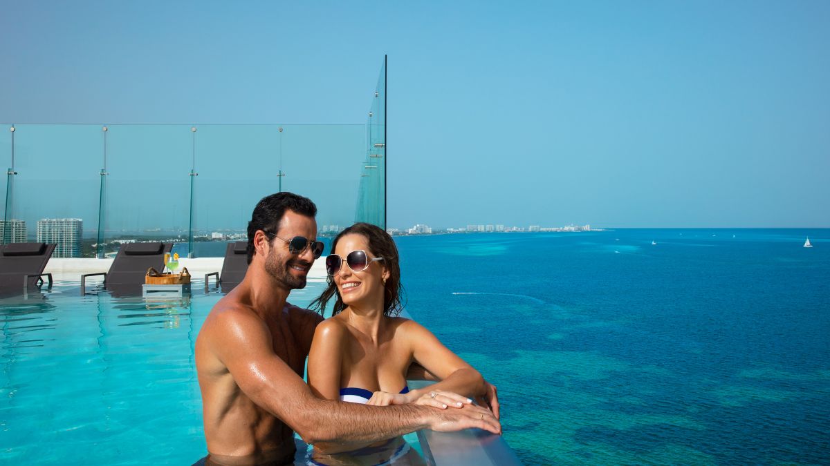Hyatt Vivid Cancun Rooftop Pool