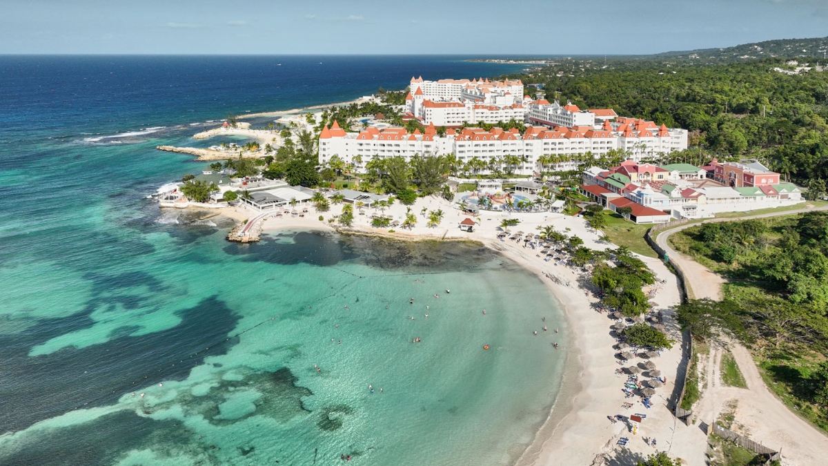 Vue aérienne de luxe de Runaway Bay à Bahia Principe
