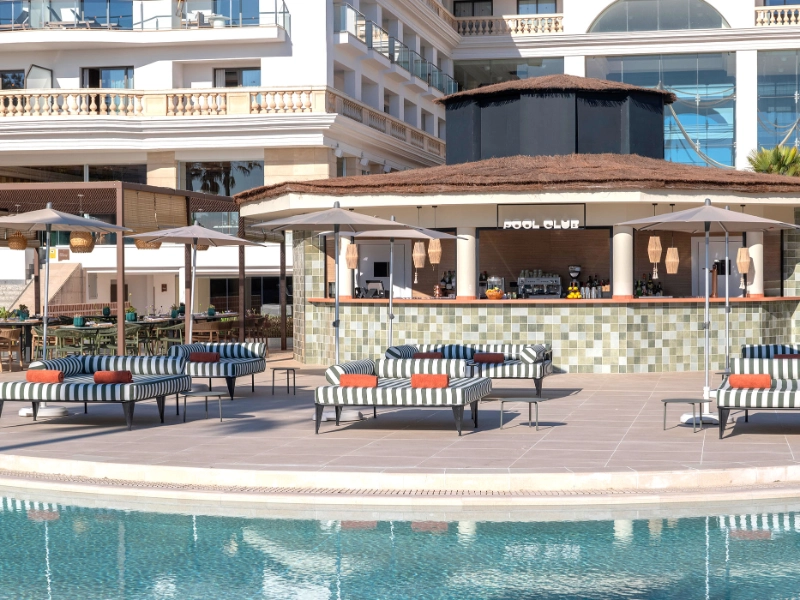 Pool Bar