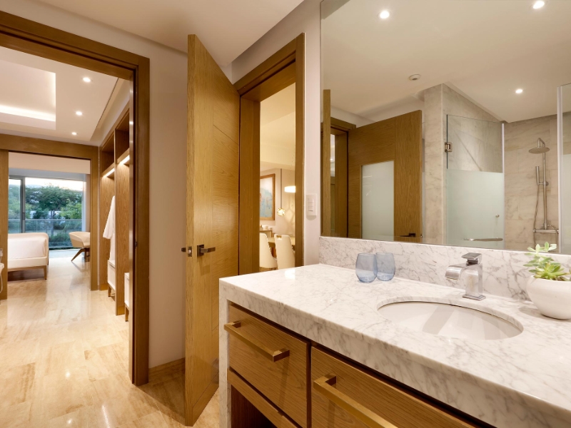 Master Corner Suite bathroom