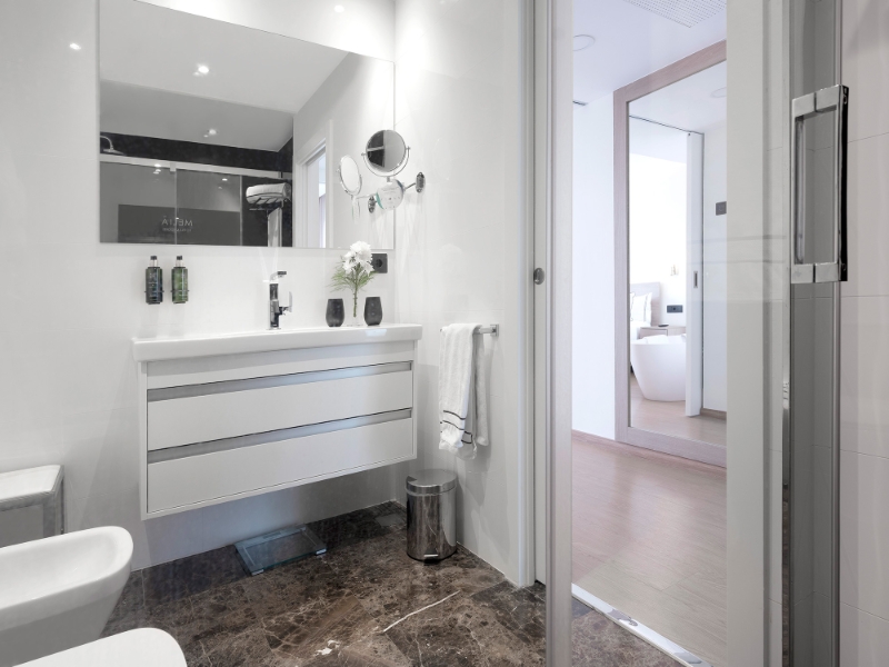 Junior Suite Bathroom