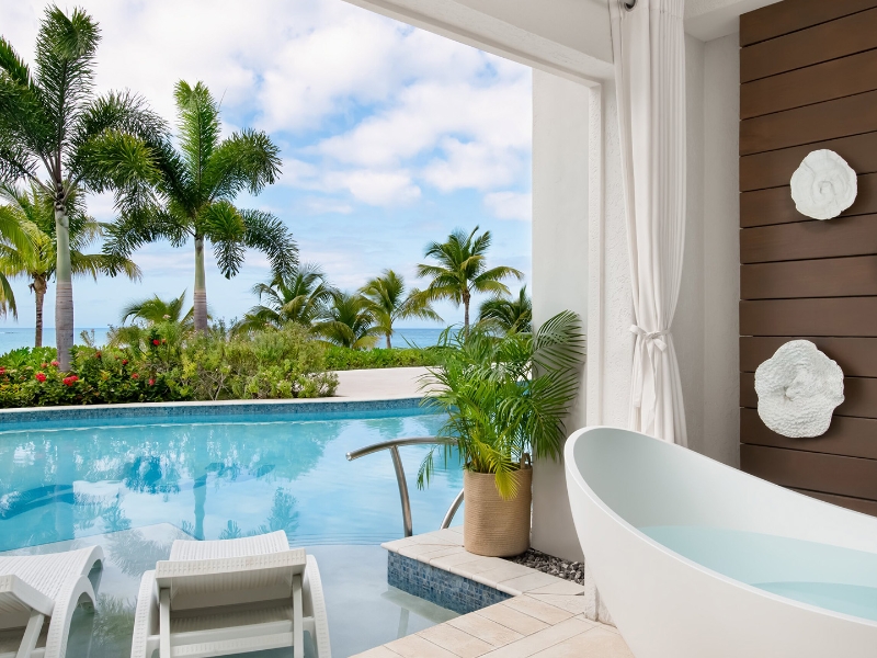 Starlight Beachfront One Bedroom Swim up Balcony