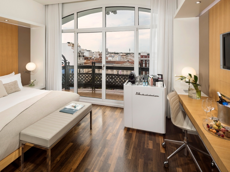 Superior ME Balcony and Panoramic Views