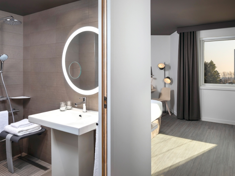 Guest Room Bathroom