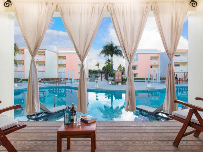Swim Up Room