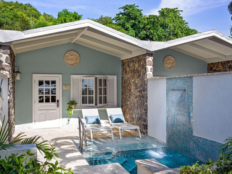 Beachfront Honeymoon Butler Room Entry Pool
