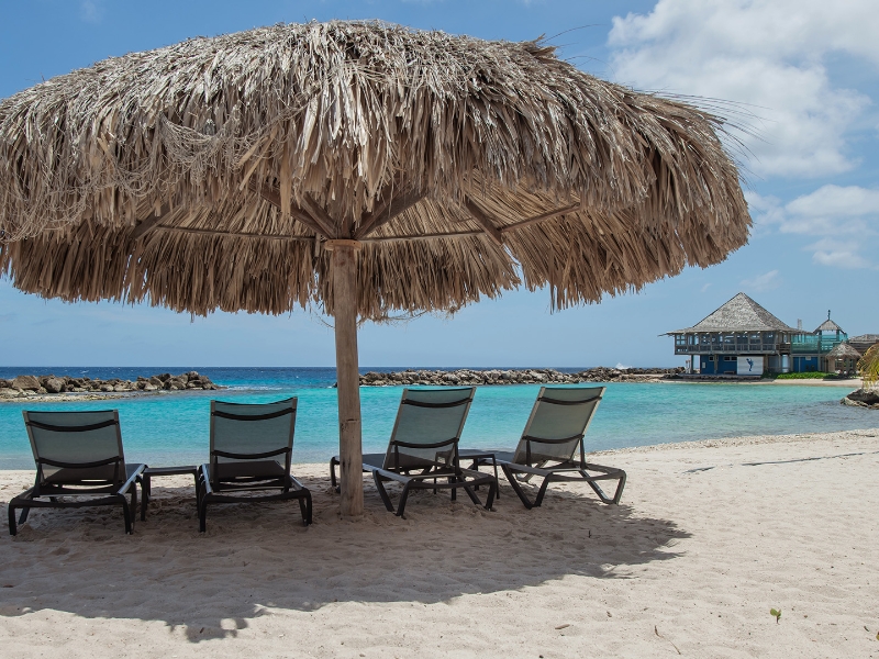 Avilas beach Queens beach side