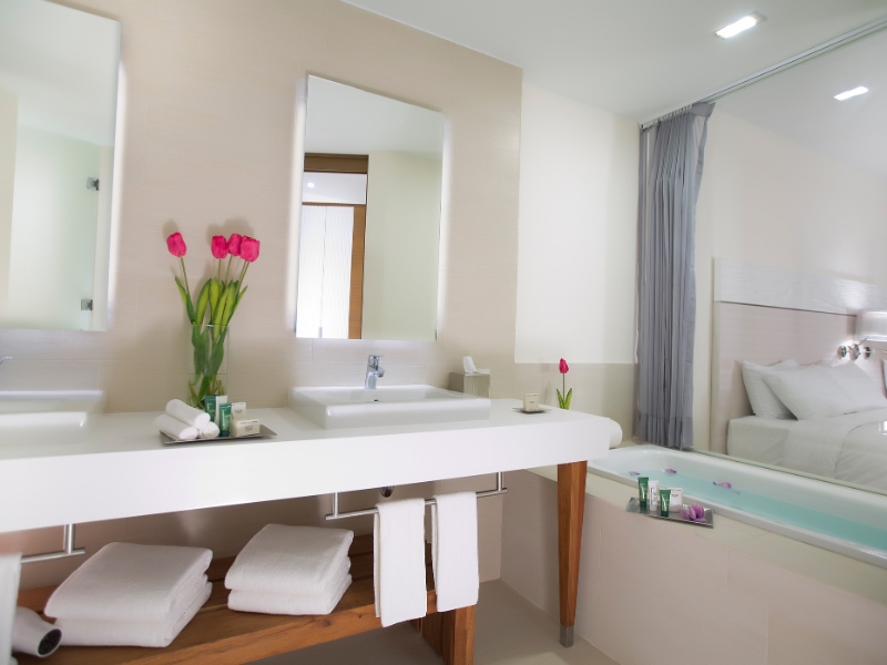 Suite Bathroom