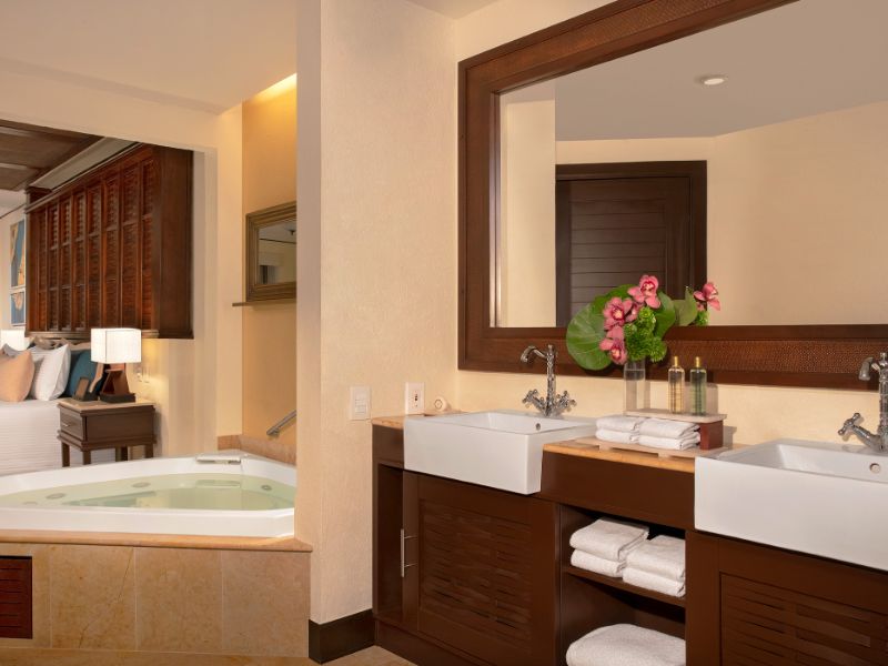 Preferred Club Honeymoon Suite
