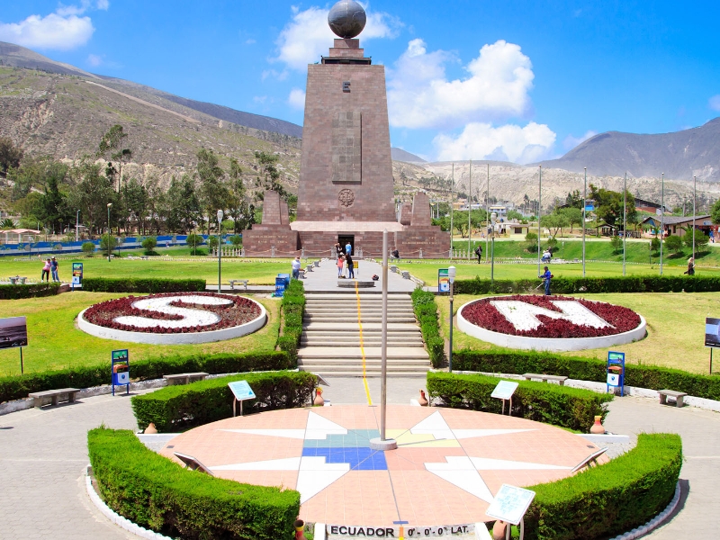 Mitad del Mundo Monument