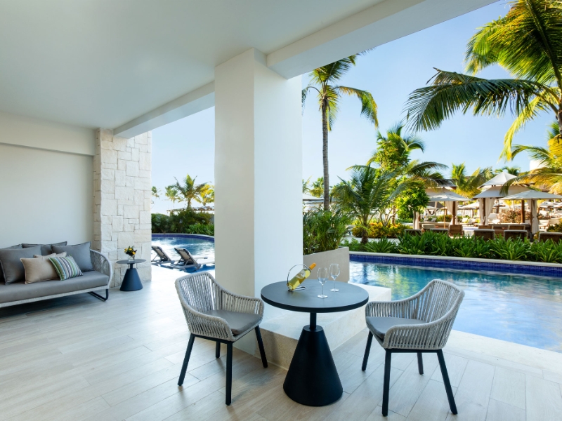 One Bedroom Master Swim Up Suite Balcony