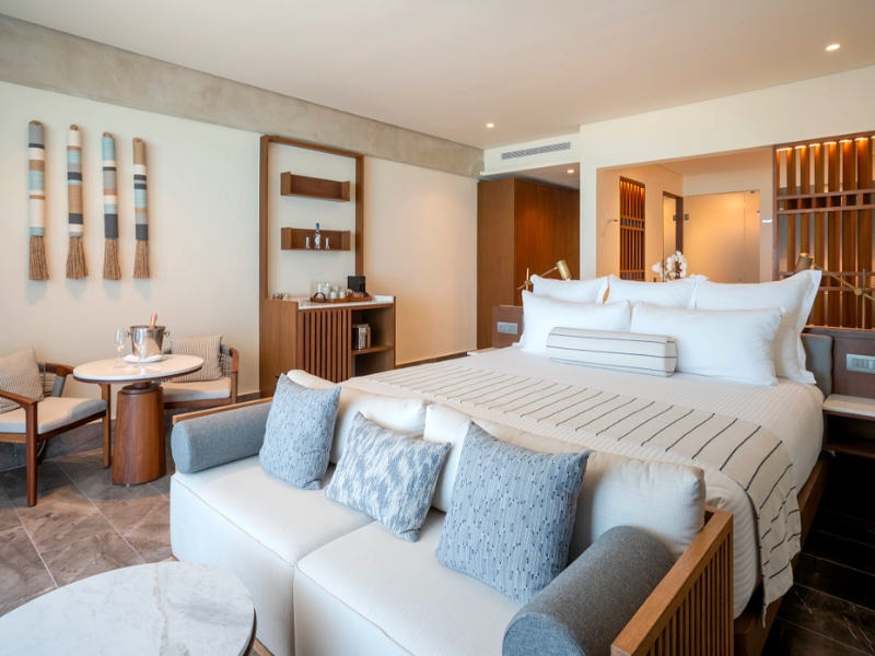 Preferred Club Junior Suite Ocean Front King