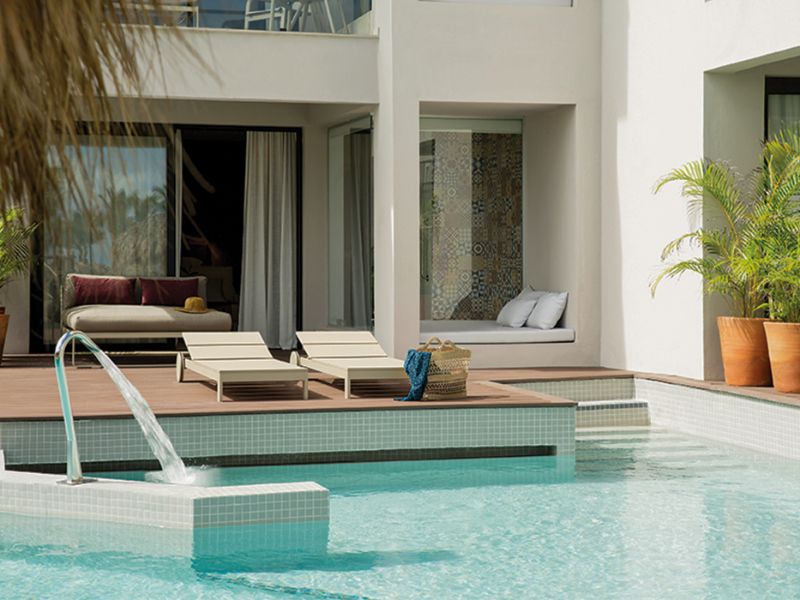 Honeymoon Swimup Suite Pool