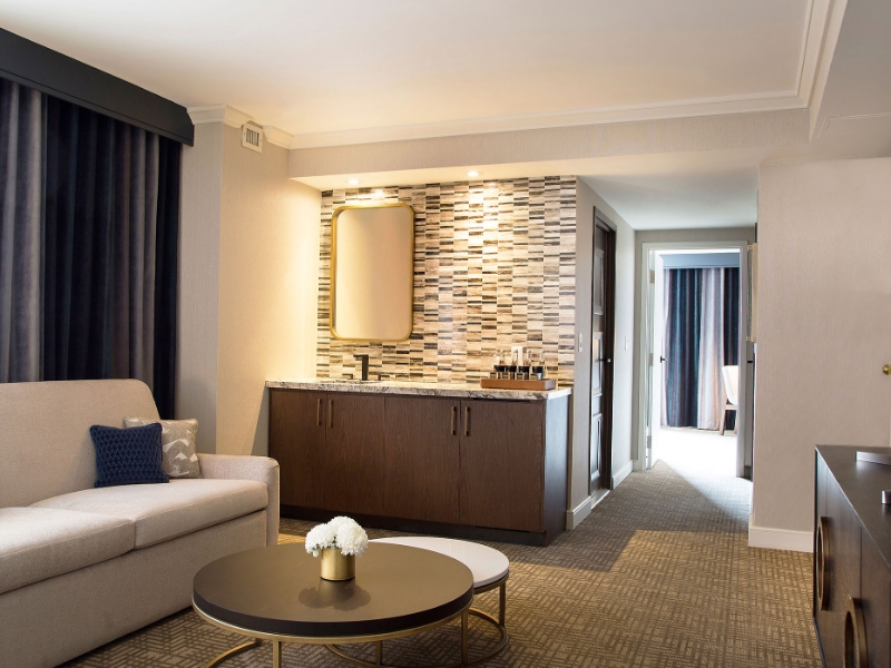 King Executive Suite Living Room