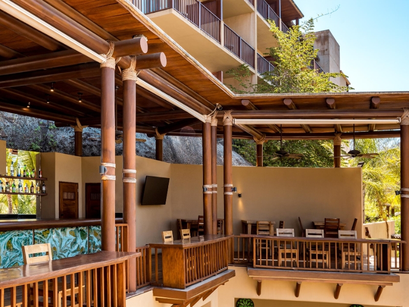 Media Luna Snack Bar