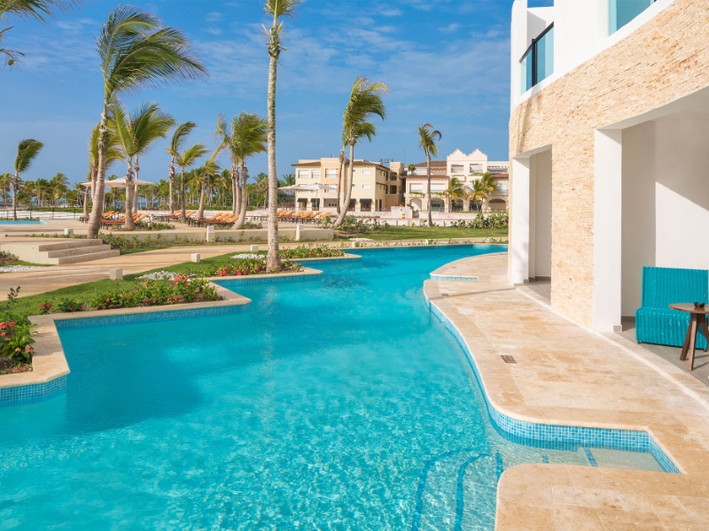 Swim Up Room