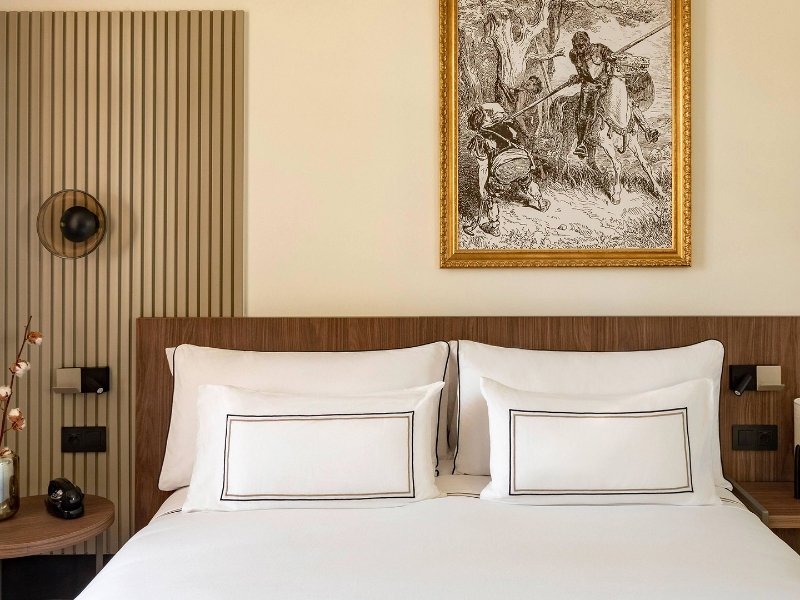 Superior room city view bed