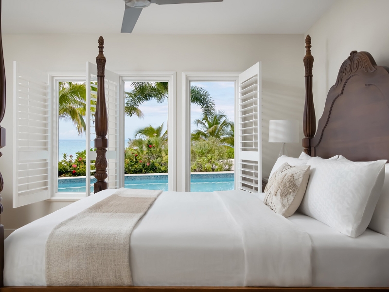 Starlight Beachfront One Bedroom Swim up Bedroom