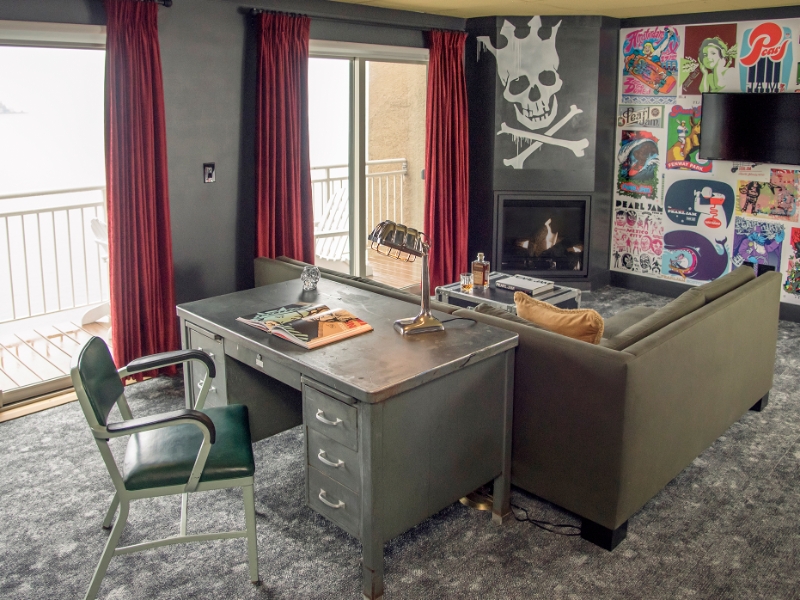 Pearl Jam Suite Living Room