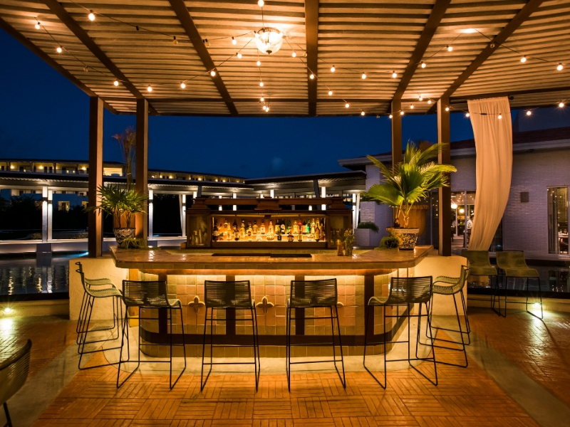Palmera Lounge outside bar
