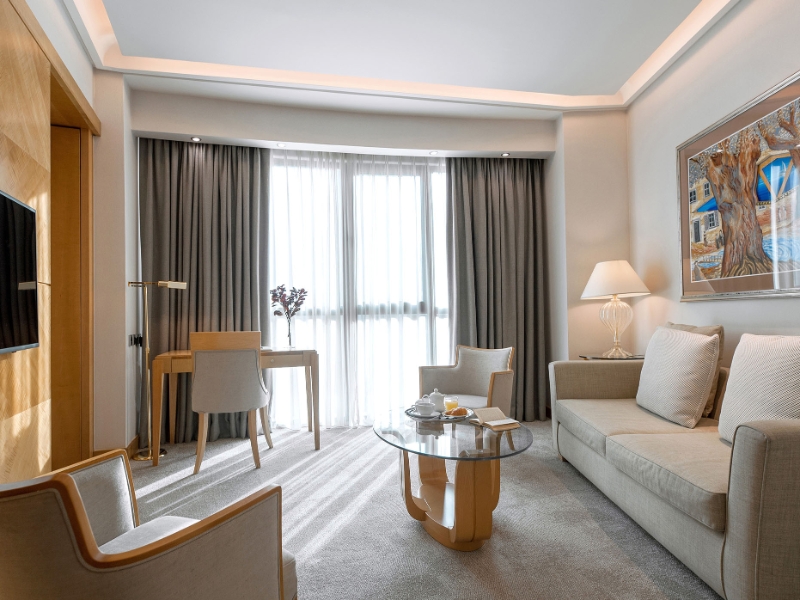 Junior Suite living