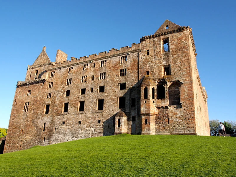 Linlithgow Palace series location Wentworth Prison