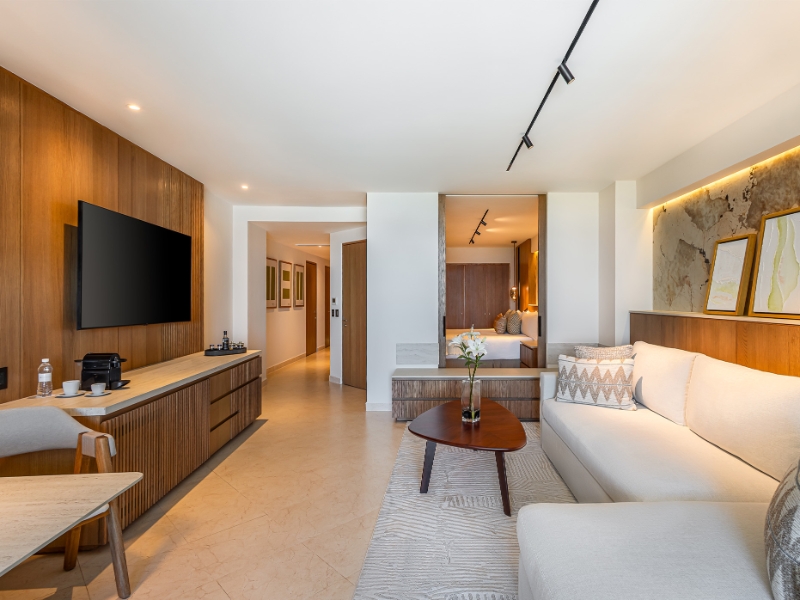 Master Parlor Pool View