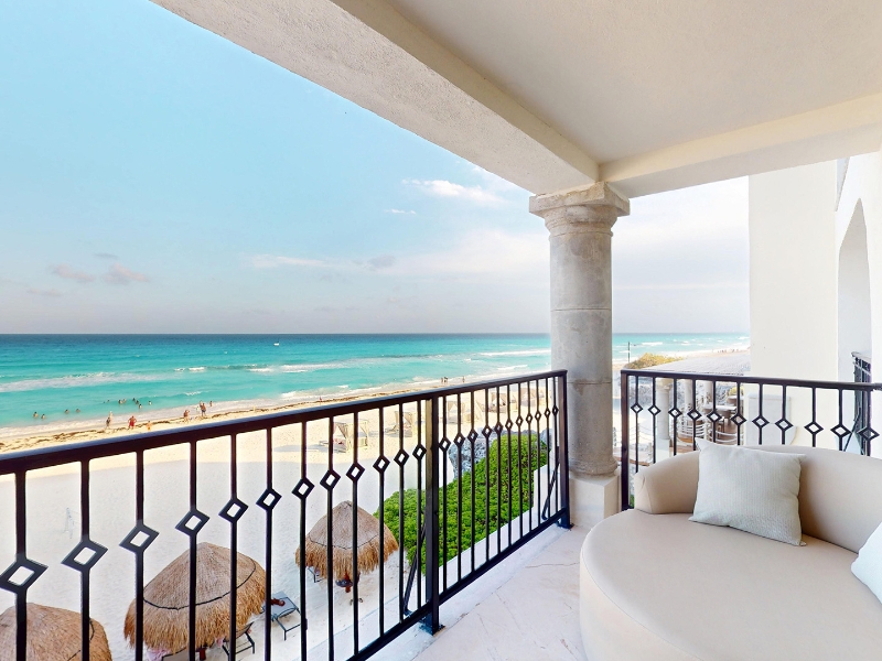 Royal Suite Double Jacuzzi Balcony