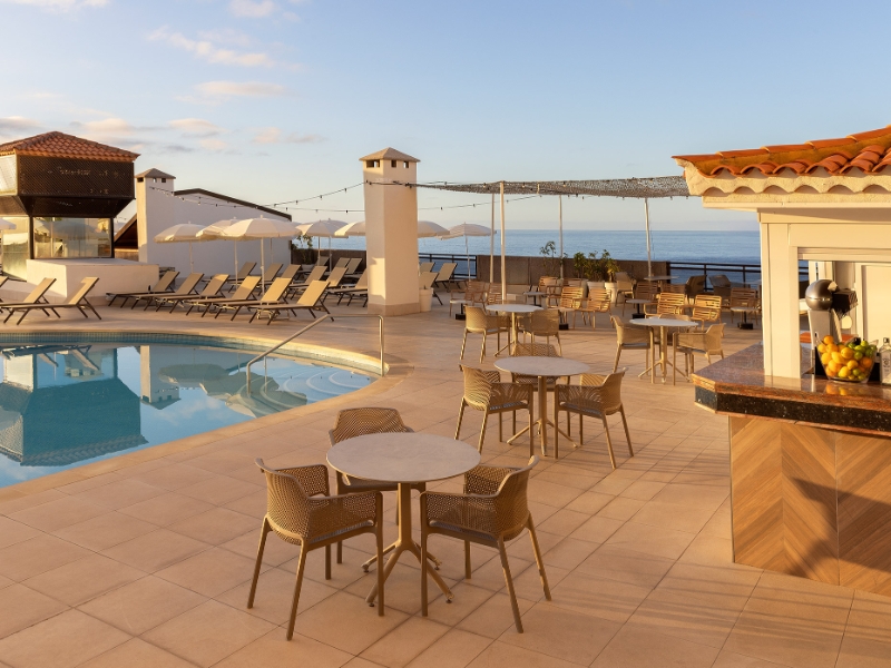 Pool Bar