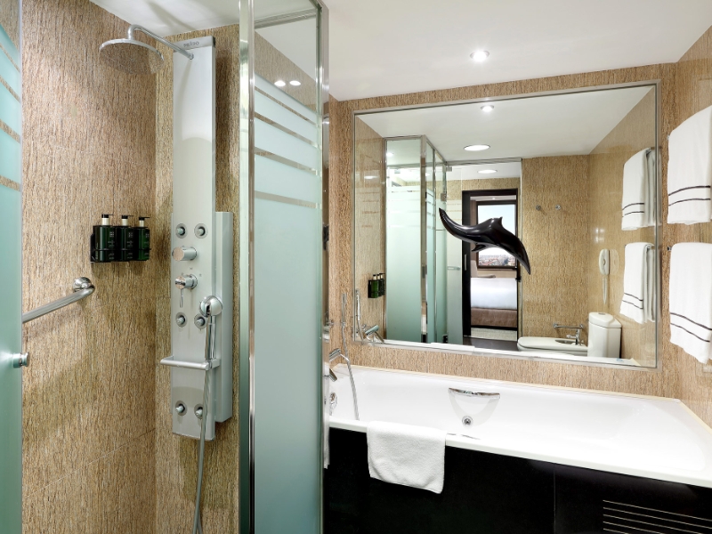 Melia Room Bathroom