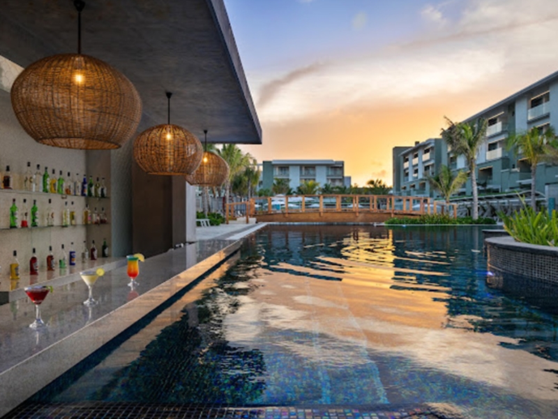 Pool Bar