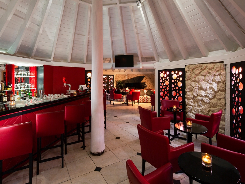 Piano bar