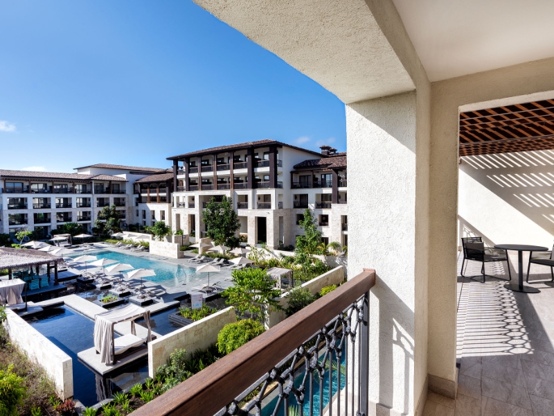 Corner Suite Pool View