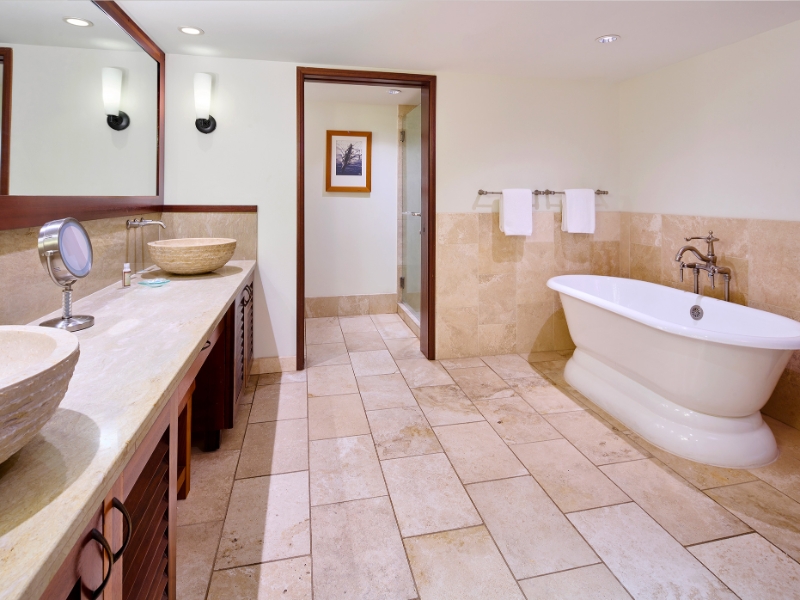 One Bedroom Ocean Front Lanai Suite 