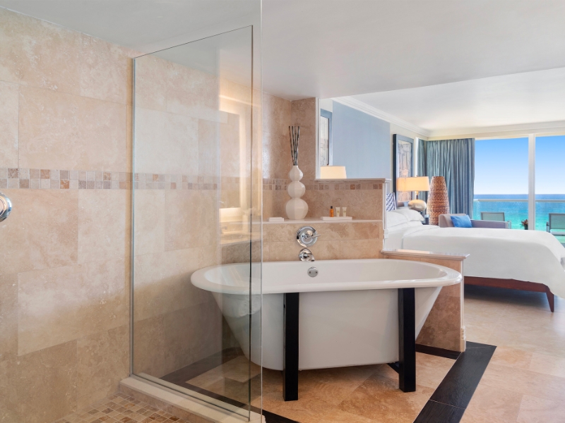 Oceanfront Prime Ministers Suite Bathroom