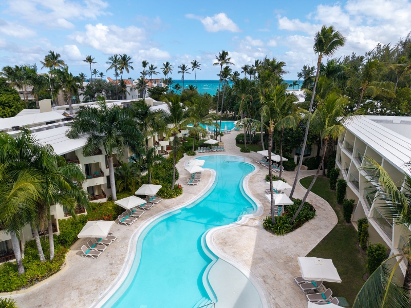 Une impressionnante antenne de piscine Premium