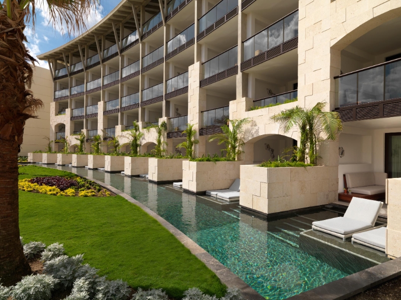 Swim Up Rooms