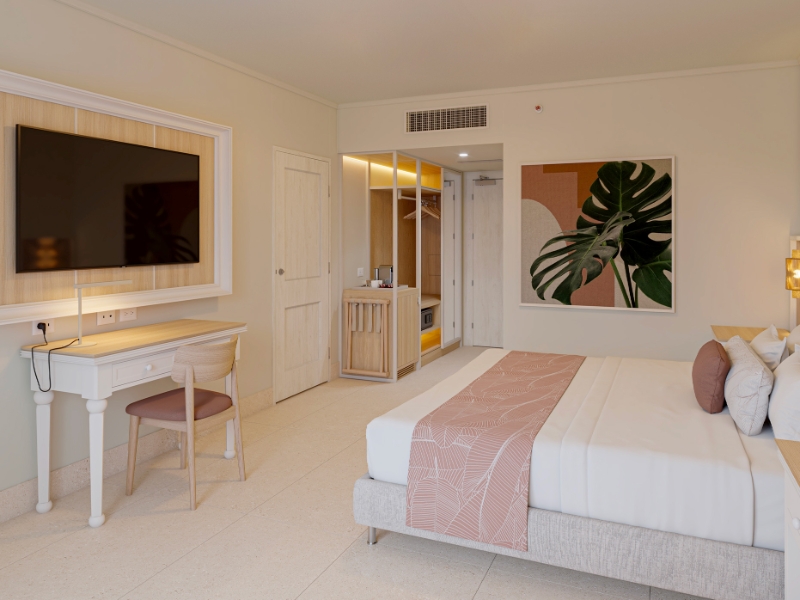 Standard Walk Out Tropical View