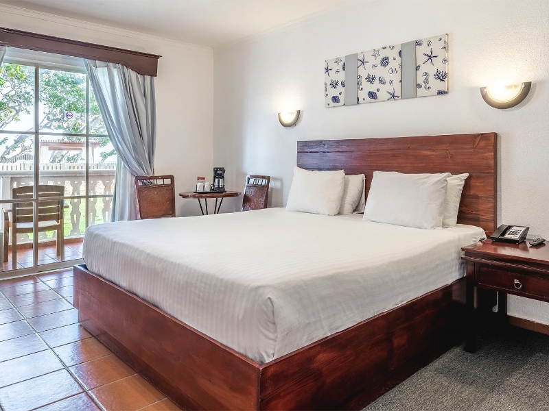 Deluxe Ocean Front Adults Club