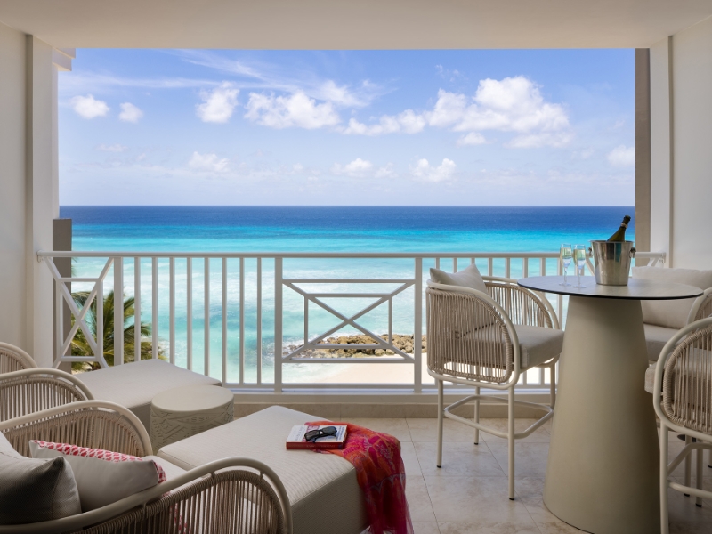 Luxury Concierge One Bedroom Oceanfront Balcony
